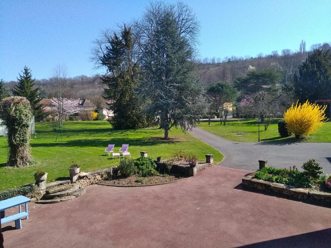 Le Relais Des Dames Acomodação com café da manhã Neuville-sur-Saône Exterior foto